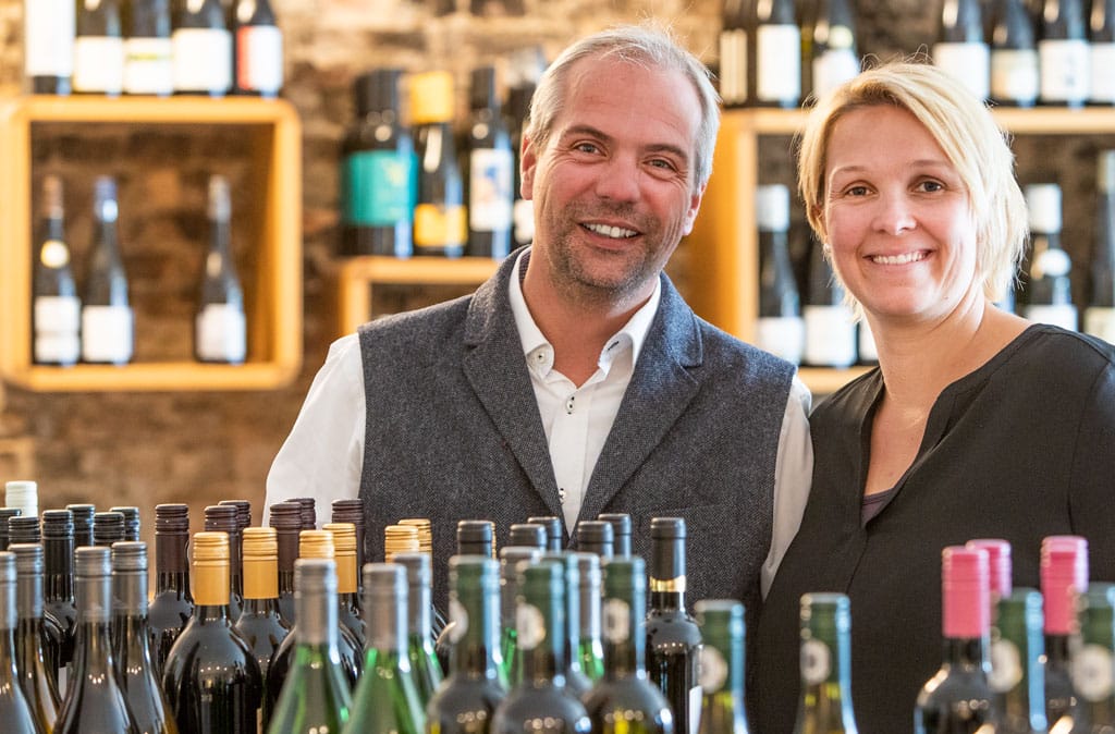 Dynamisches Duo: Anna und Bastian Achilles leiten das Weinbek, ein Hotel mit Restaurant und Weinhandel in Fockbek